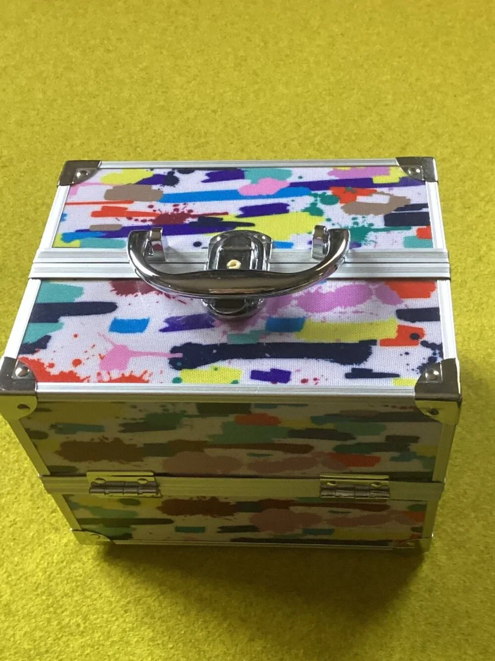Caboodles Vintage Paint Splatter Cosmetic Train Case with metal trim NEVER USED